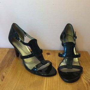 Bandolino cross strap black leather heels